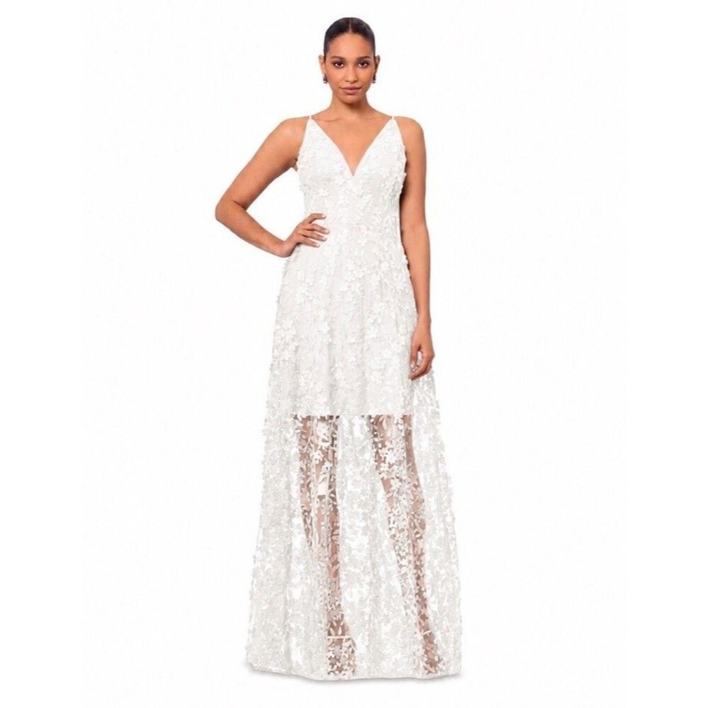 NWT XSCAPE Women’s 12 White Ivory 3D Floral-Appliqué Sequined Gown